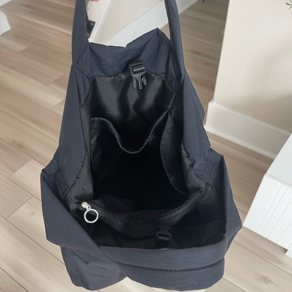Lululemon On My Level Bag 2.0 - Picture 11 of 15